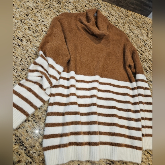 Cowlneck Sweater top, L - Picture 6 of 9